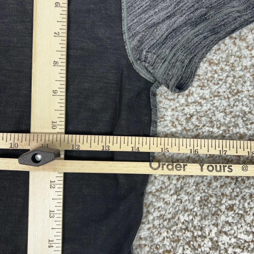Lululemon Shirt Womens Small Gray Short Sleeve Crew Neck Lightweight Yoga Gym‎